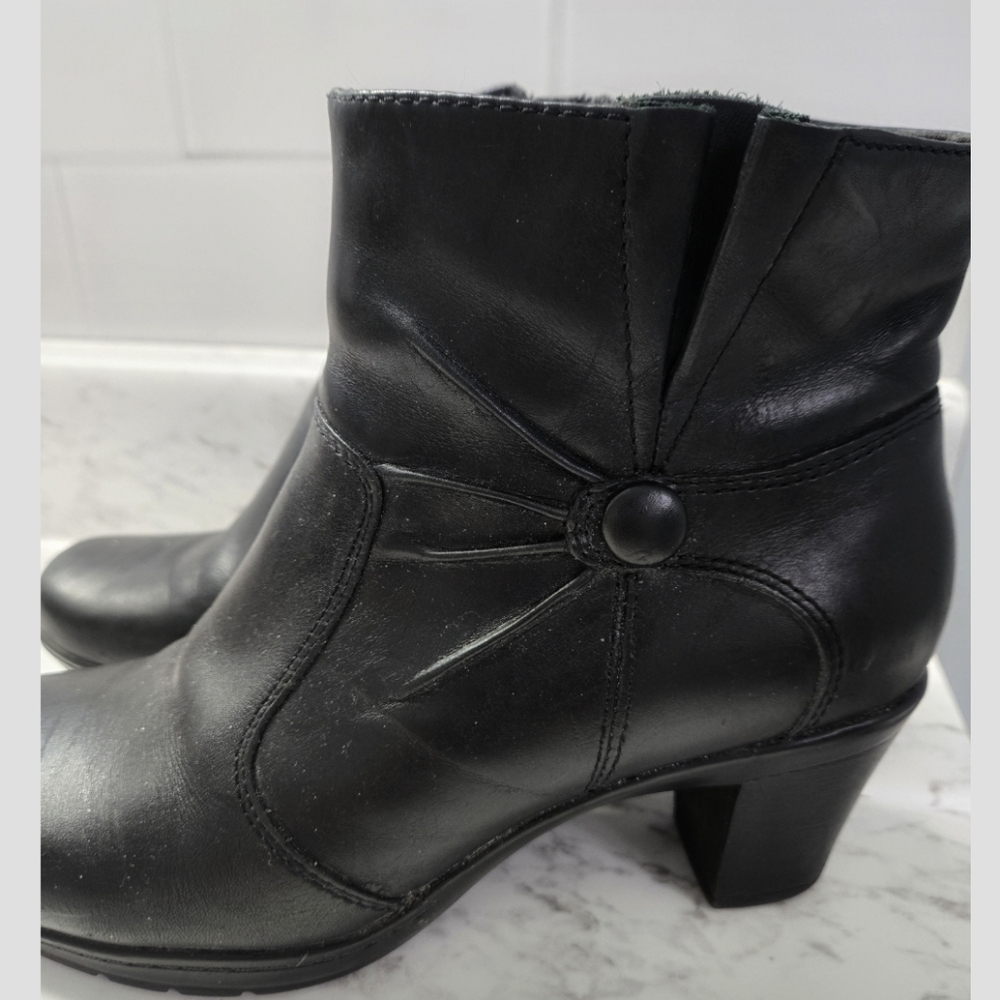 Clarks Elegant Black Ankle Boots Size 7.